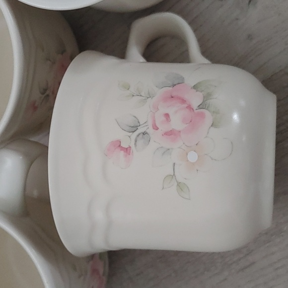 4 pfaltzgraff tea cups - Picture 3 of 3